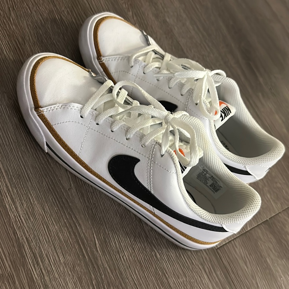 Nike Court Legacy